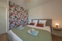 Apartment, terrace, pool, Netflix and WIFI Hotels in Gaillac