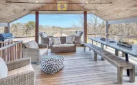 Charming 2-bedroom house on Chappy with pool, Tennis, pickleball, WiFi and AC