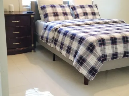 4-bedroom house in wonderful North Miami with AC, WiFi Отели в г. Север Майами