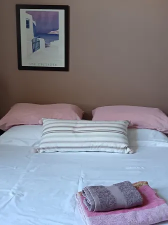 Angoulême: 1 double room/private shower/breakfast included