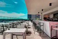 Hampton Inn & Suites Richmond-Downtown - bar