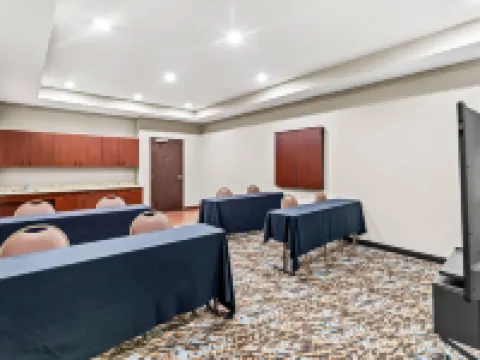 MainStay Suites Lufkin Hotels in Lufkin