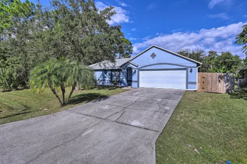 Charming Palm Bay Retreat w/ Spacious Yard! - parking