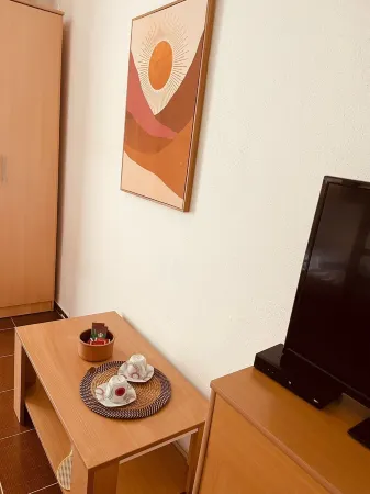 Apartmens Sea House Dobra Voda Отели в г. Добра-Вода