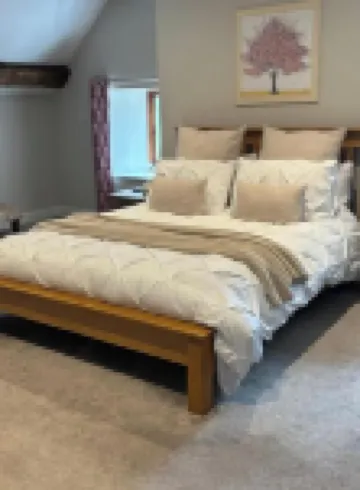 Cosy, comfy & tranquil farm cottage with log fire & country walks from the door