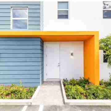 Charming 4-bedroom townhome with Pool, AC in amazing Grace Bay Hotel Exterior