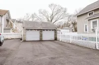 <Modern Cabin in the City> By D&D Vacation Rental