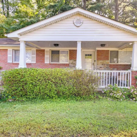 Pet-Friendly Norfolk Retreat ~ 7 Mi to Beach!