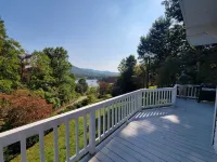 Cozy cottage with stunning lake & mountain viewsNo lake access