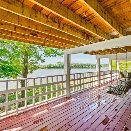 A Gem on the Beautiful Tennessee River: Perfect for gatherings and Retreats
