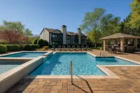 3 mins from Redstone Arsenal &Bridge Street