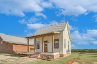Contrell Cottage on Farm w/ Peaceful Views - WiFi