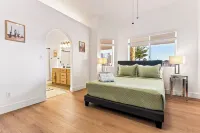 The Golden Oasis : Pool & Game Room 4BDRM 3BATH 12BED