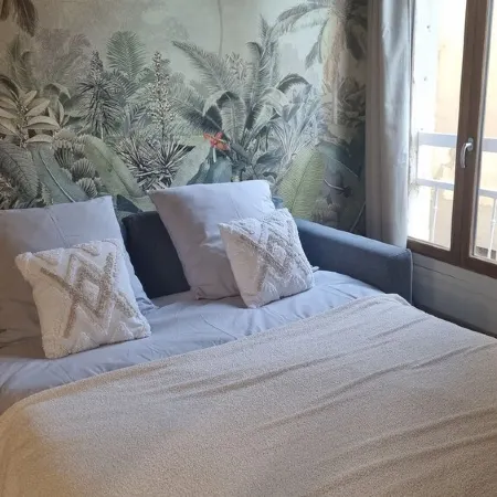 Central studio with lots of charm