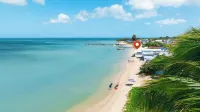 Deymar Front Beach House - Beach