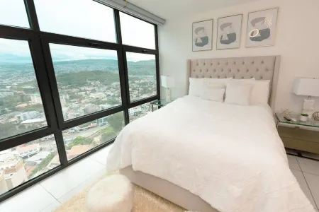 Luxury 3BR Penthouse in Astria