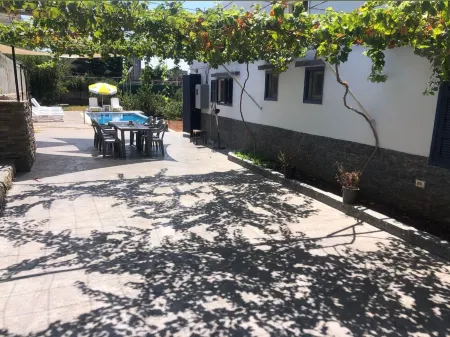 roots_55lb villa in Jadra chouf /private pool