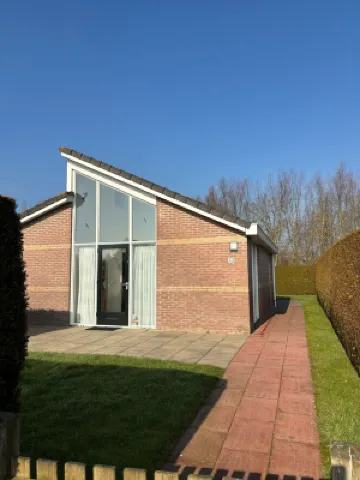 Renovated, detached and cozy vacation home with fenced garden! فنادق في 