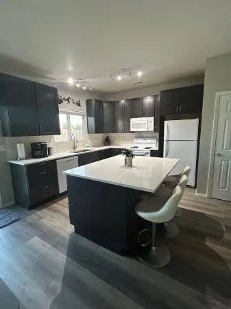 Charming duplex in NW Redmond, close to everything with peek-a-boo mountain view