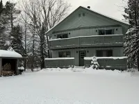 Powdery Peak Ski Chalet- Where Mountain Memories Begin