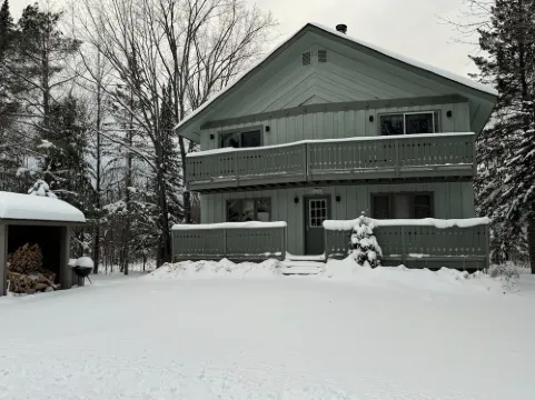Powdery Peak Ski Chalet- Where Mountain Memories Begin