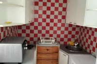 Mary House. Hotels in Marotta