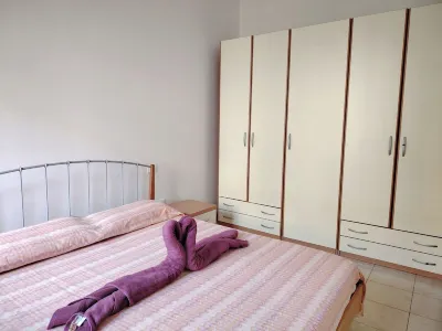 Quiet Three-room Panoramic Apartment Pineta Nord附近的飯店