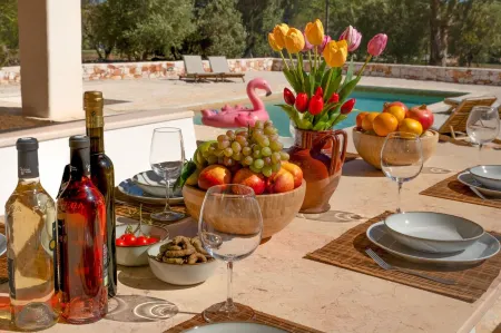 Antique Villa Rosa - 3 bed, 2 bath with pool