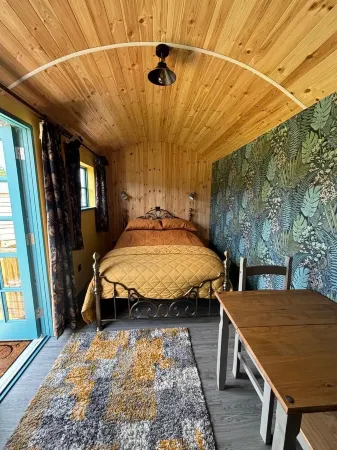 Cosy country retreat Отели в г. Лланелиден