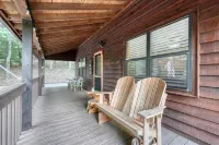Lazy Daze - 3Br Cabin w/Mountain Views, Wrap Porch, Sauna, Firepit!