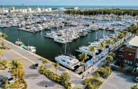 Sentient Waters: 63' Boat With Full Amenities & Sun Deck