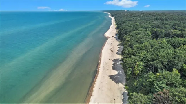 Charming 3-bedroom cottage nearby Lake Michigan beaches & restaurants Hotels in Lake Michigan Beach