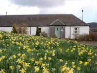 Gorgeous 2 Bed Cottage Near Glenshee. Hot tub, Garden, Child & Pet Friendly
