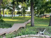 Cozy Up at the Bear’s Nest – Your Peaceful Retreat on the Brazos