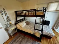 Charming Waterfront 2-bedroom cottage with AC, WiFi and boat parking 글로스터 카운티 호텔