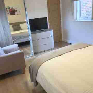 City Centre House with City Views and Free Parking Rooms