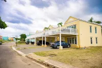 Home Sweet Home @ Little bay Country Club Booby Cay Island附近的飯店