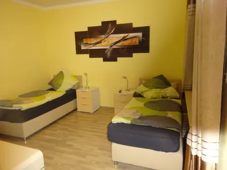 Large 3 bedroom apartment for up to 7 people Отели в г. Бад-Ротенфельде