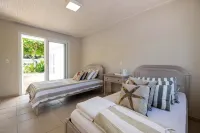 Casa de Condomínio com 7 Quartos em Condomínio Fechado