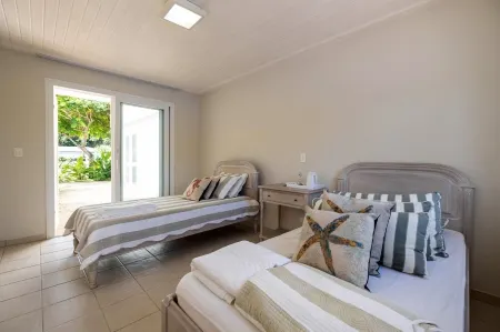 Casa de Condomínio com 7 Quartos em Condomínio Fechado