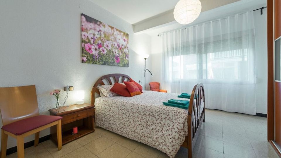 3 bedroom apartment, 15 minutes from BCN city center, 8 min. walk from the beach