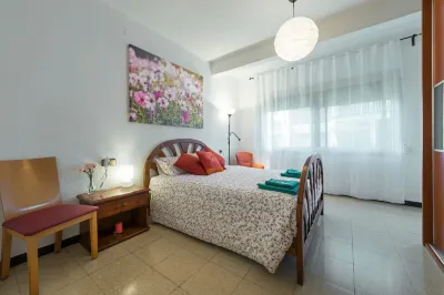 3 bedroom apartment, 15 minutes from BCN city center, 8 min. walk from the beach Hôtels à proximité de : Parc Fluvial del Besòs