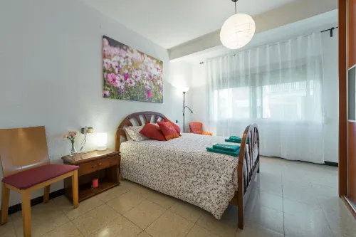 3 bedroom apartment, 15 minutes from BCN city center, 8 min. walk from the beach Hotel a Sant Adrià de Besòs
