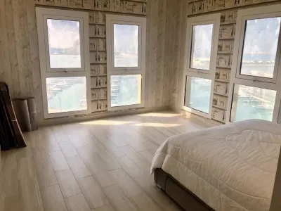 Sea view large 3 bedroom ''Escape Artist'' Apt. Hotels in 