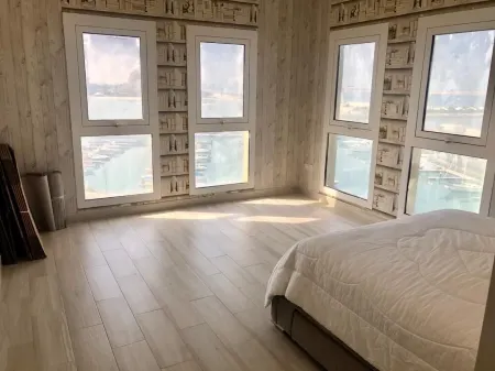 Sea view large 3 bedroom ''Escape Artist'' Apt.