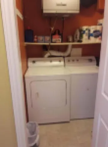 Private and cozy one bedroom sanctuary few minutes from the Airport