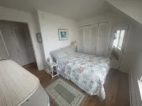 Cozy 2-bedroom condo in Watch Hill