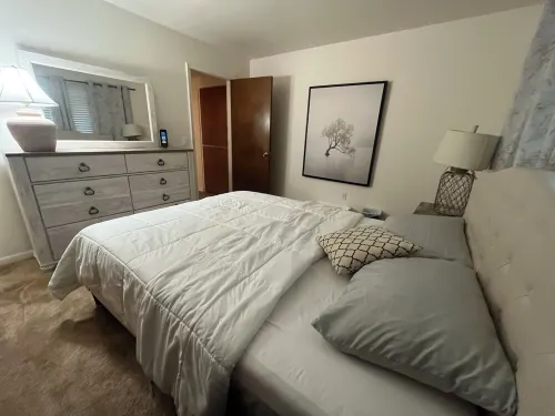 Charming 3-bedroom house with WiFi, AC in serene Clinton Township Hoteles en Municipio de Clinton