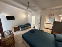 Magnetic Island Resort Studio - Relax, sun, swim, fish, beach and lovely gardens Hotels in Nelly Bay