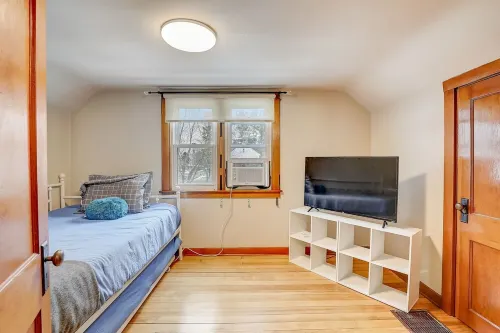 Charming 4-bedroom bungalow in lovely Fort Atkinson near Lake فنادق في Lake Koshkonong